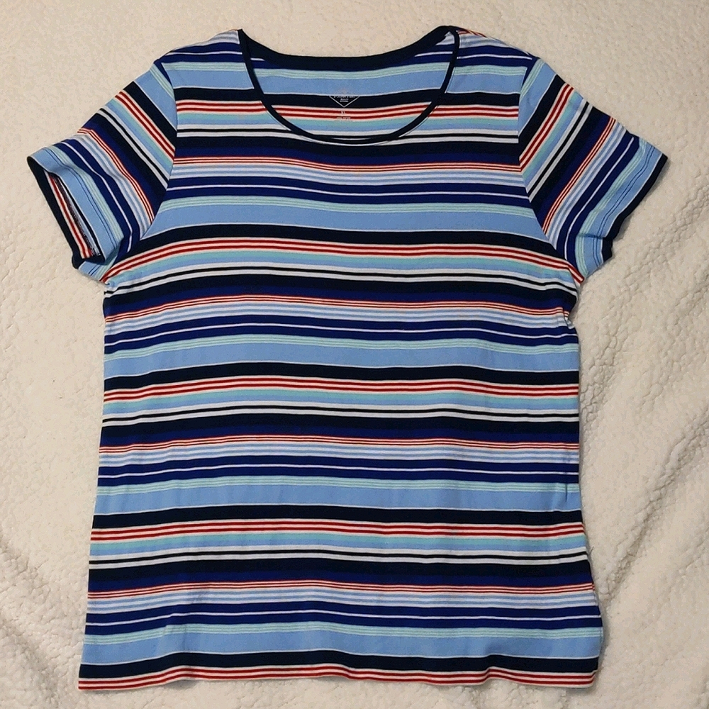 Women's short sleeve, scooped neck t-shirt